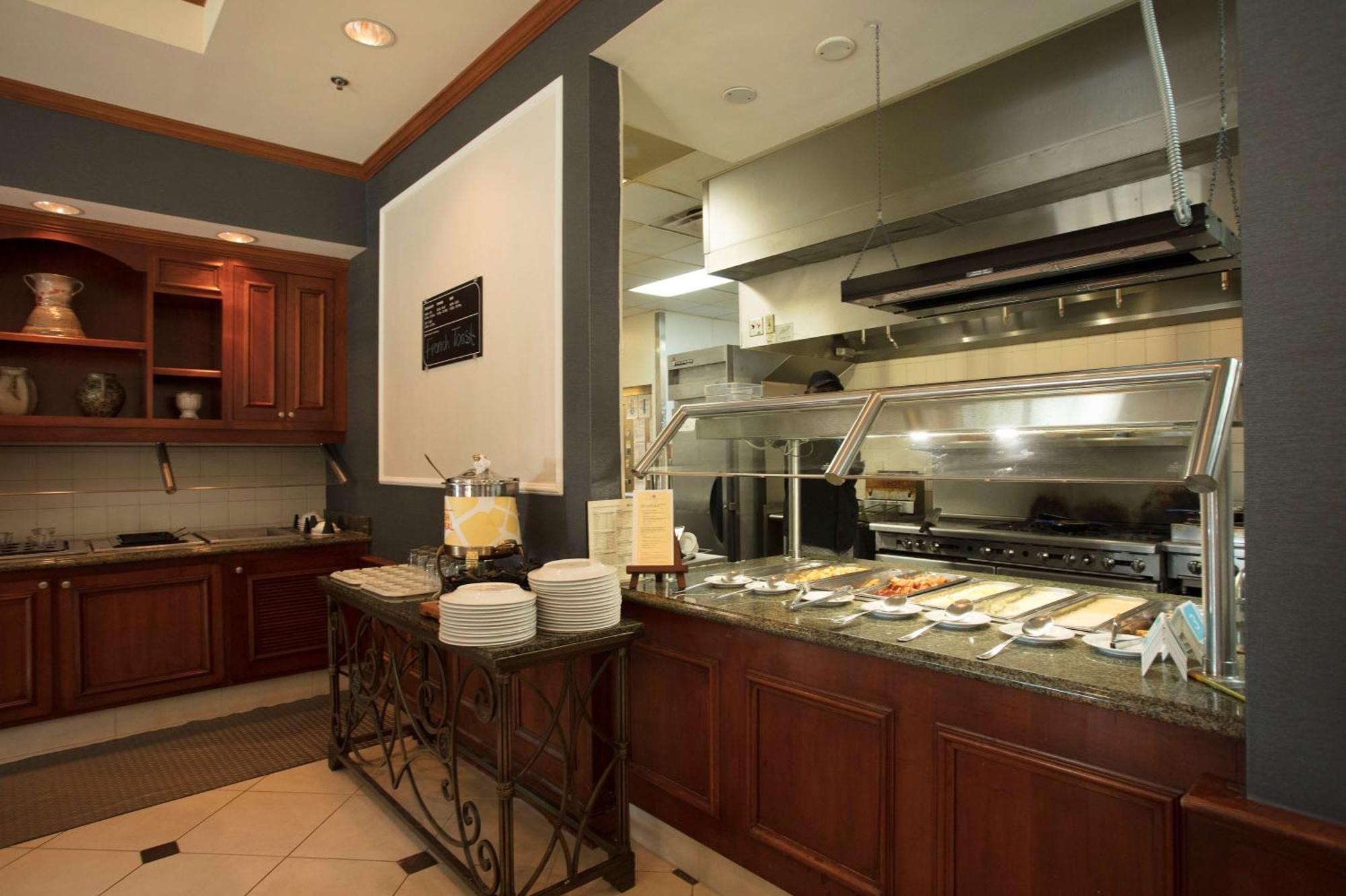 Courtyard By Marriott Downtown Hotel