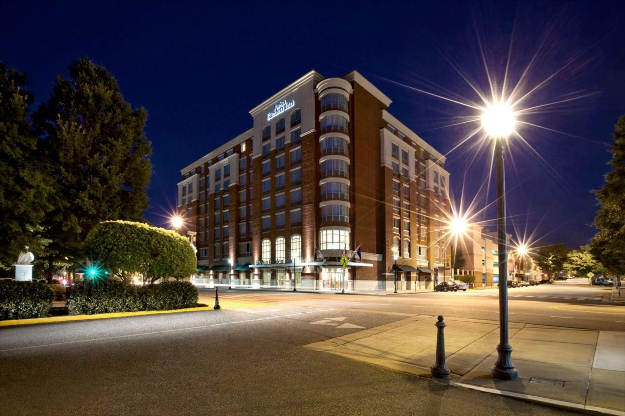 Courtyard By Marriott Downtown Hotel