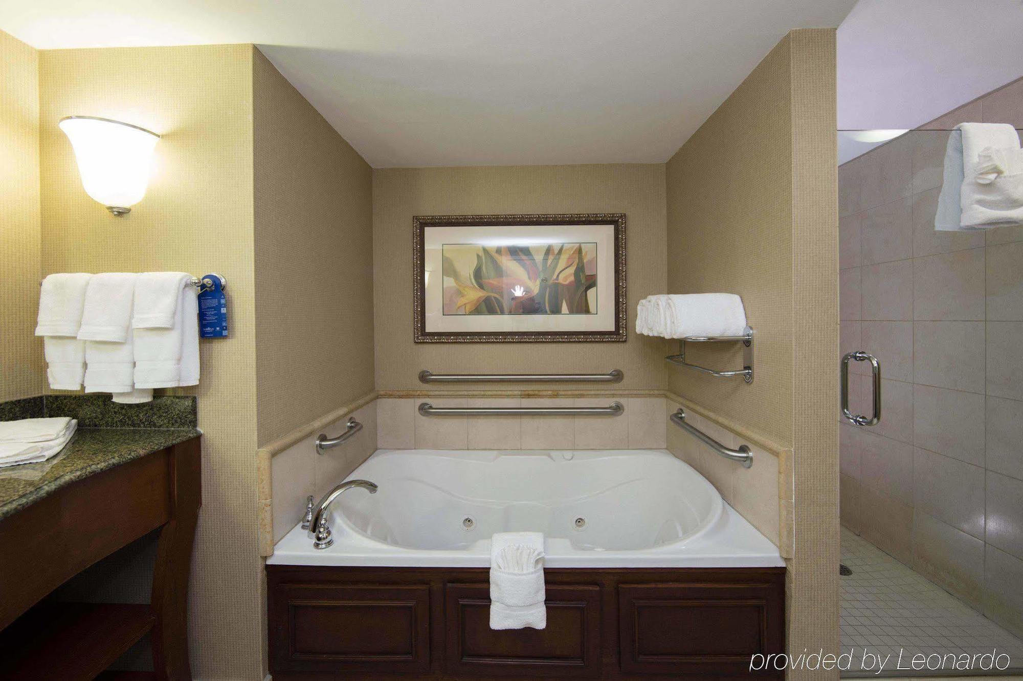 Courtyard By Marriott Downtown 3*