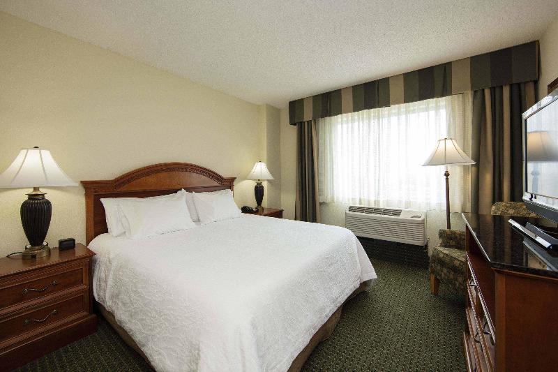 Courtyard By Marriott Downtown Hotel