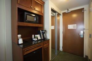 Courtyard By Marriott Downtown Hotel