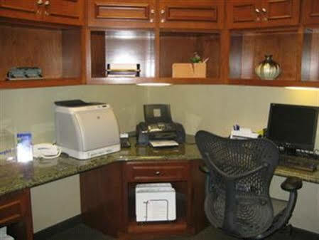 Courtyard By Marriott Downtown Hotel